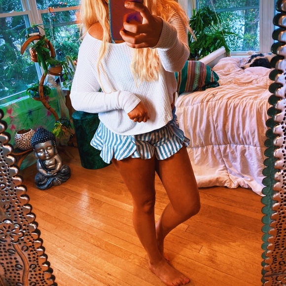 Alya Cozy White Angelic Short a Tunic Top ✨ - Picture 2 of 7